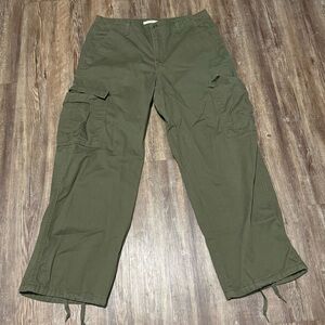 Levi's '94 Baggy Cargo Pants Women's 31 Relaxed High Rise in Army Green Wash